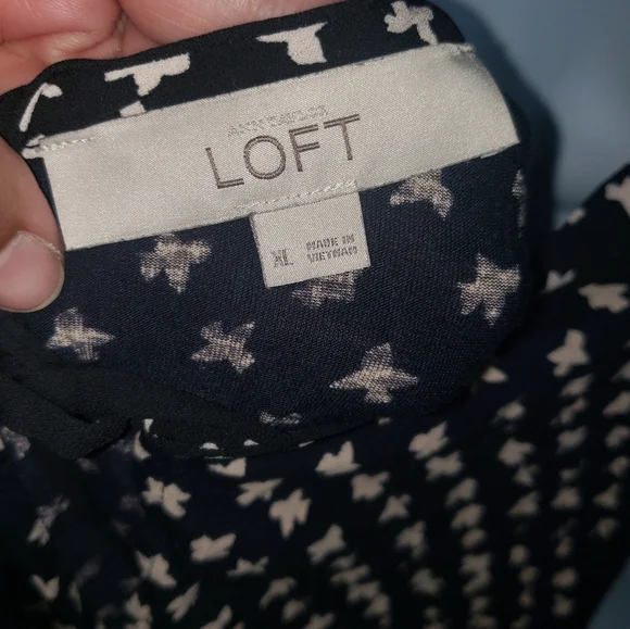 Loft brand women's sleeveless top size XL Black and taupe color with bird prints - Picture 3 of 8